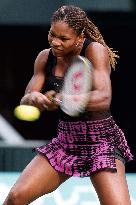 Serena Williams reaches Princess Cup semifinals